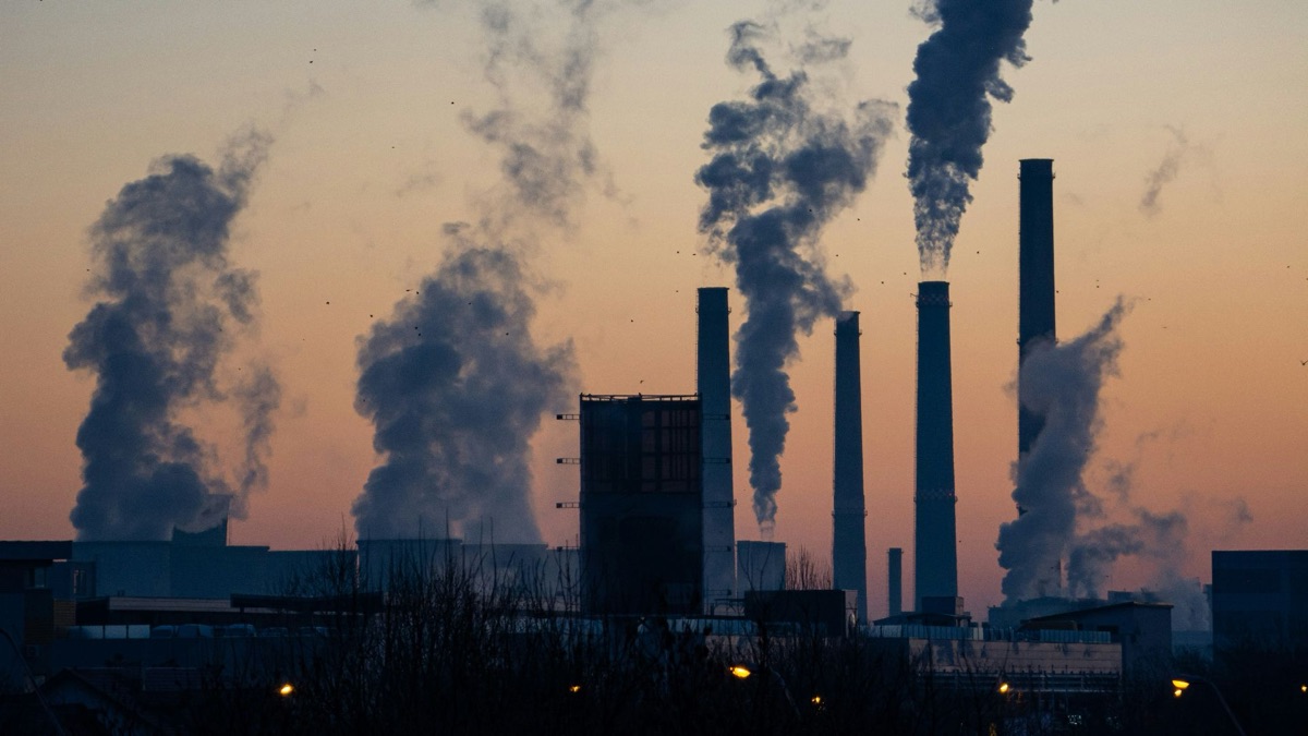 5 Hidden Everyday Pollutants That Ruin Your Skin