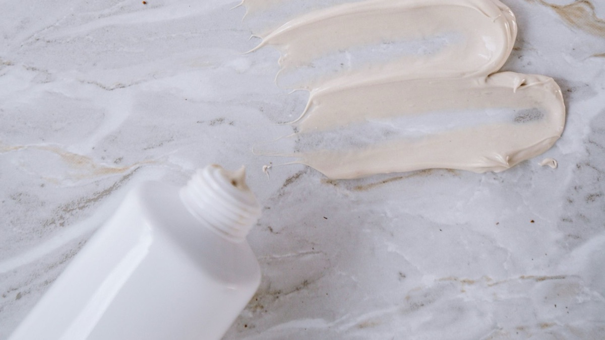 5 Reasons To Moisturize Before You Go To Sleep