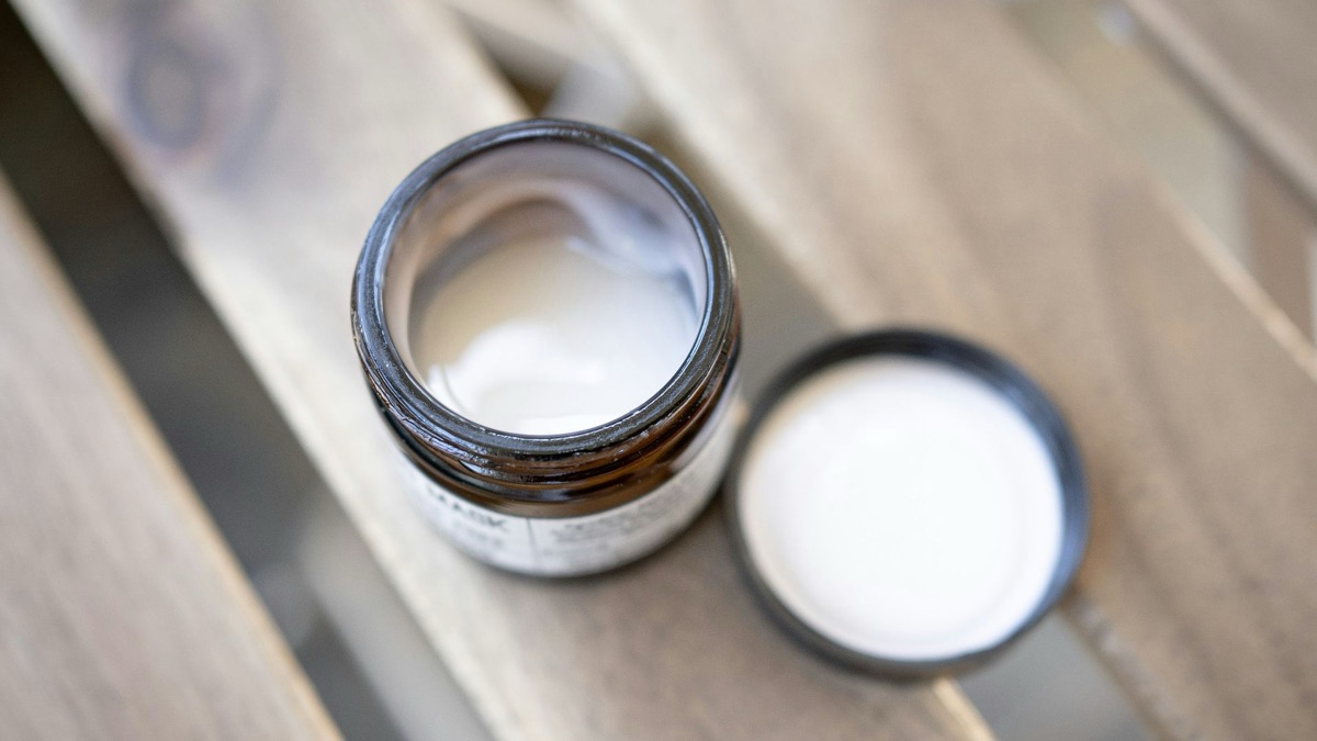 5 Reasons To Moisturize Before You Go To Sleep