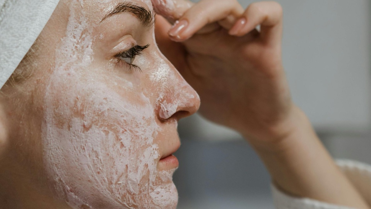 5 Simple DIY Face Masks You Can Use At Home