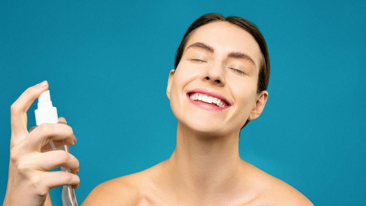 5 Ways To Refresh Your Makeup Throughout The Day